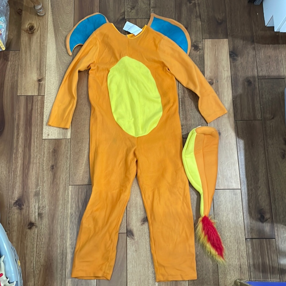 Pokemon Charizard Deluxe Costume Child Size MEDIUM Rubies age 5 to 7 -2014